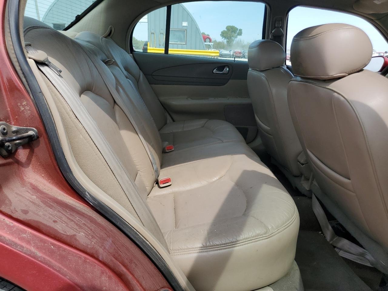 1998 Lincoln Continental Red vin: 1LNFM97V9WY685061