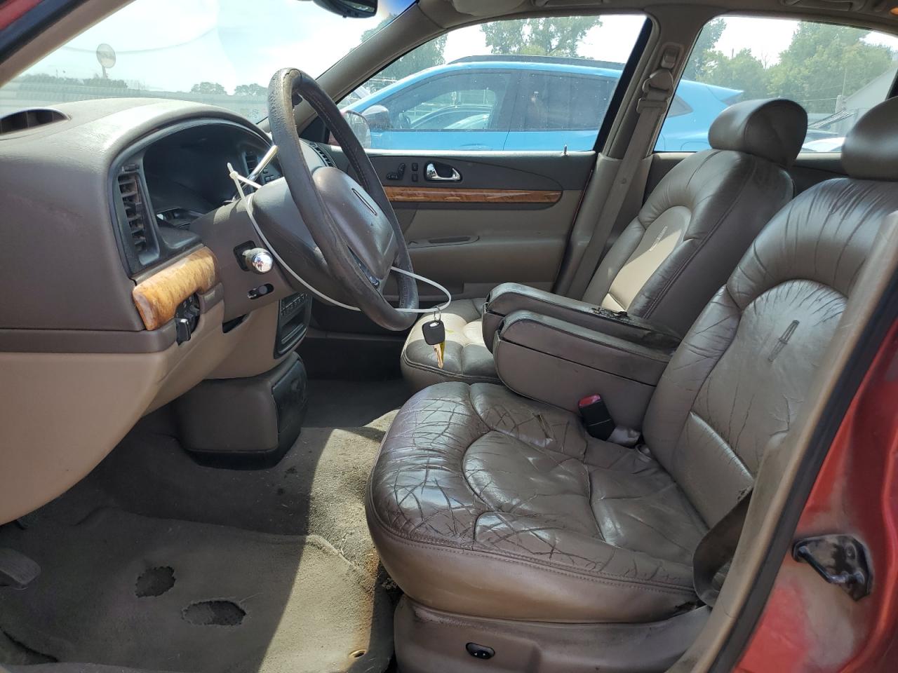 1998 Lincoln Continental Red vin: 1LNFM97V9WY685061
