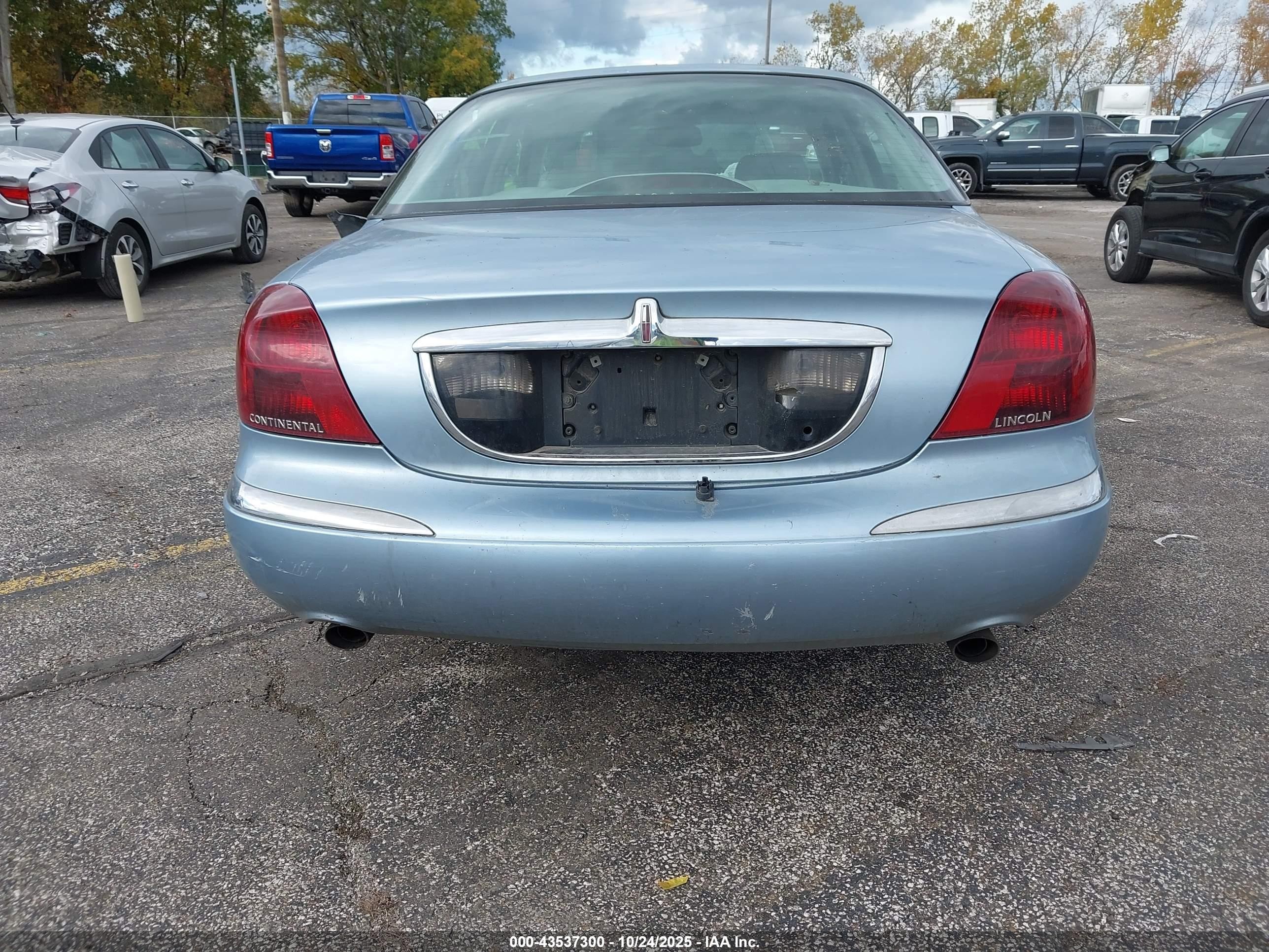 1998 Lincoln Continental   Blue vin: 1LNFM97VXWY658189