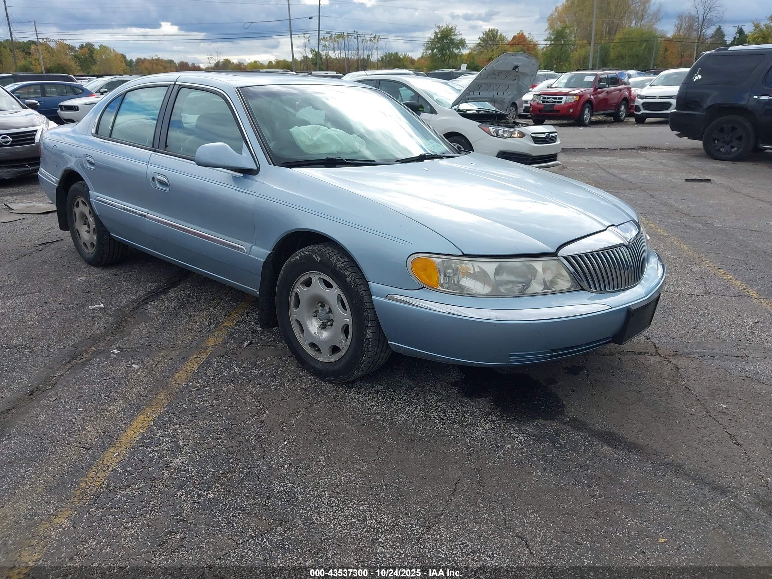 1998 Lincoln Continental   Blue vin: 1LNFM97VXWY658189