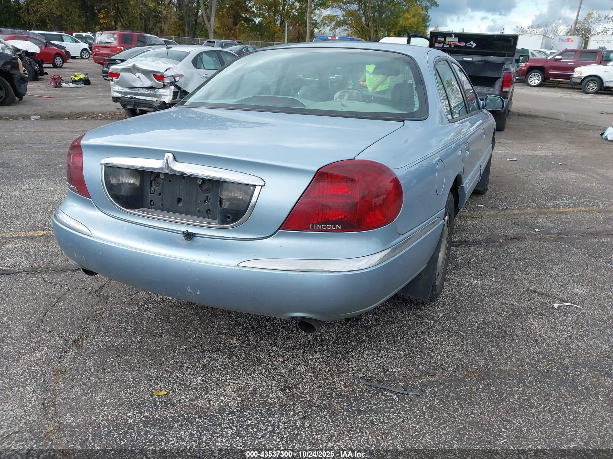 1998 Lincoln Continental   Blue vin: 1LNFM97VXWY658189
