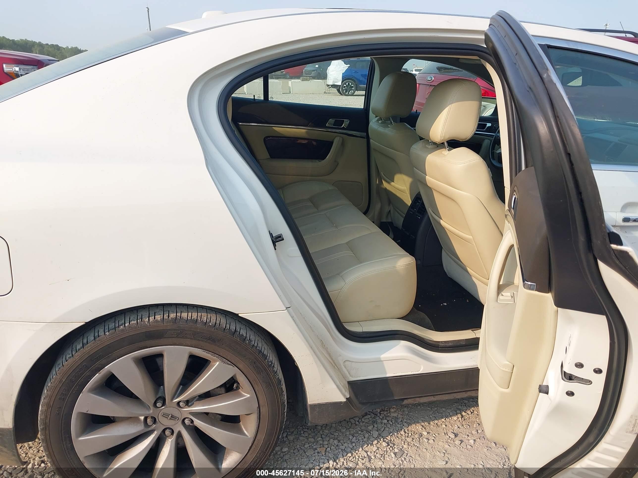 2013 Lincoln Mks   White vin: 1LNHL9DK4DG600099
