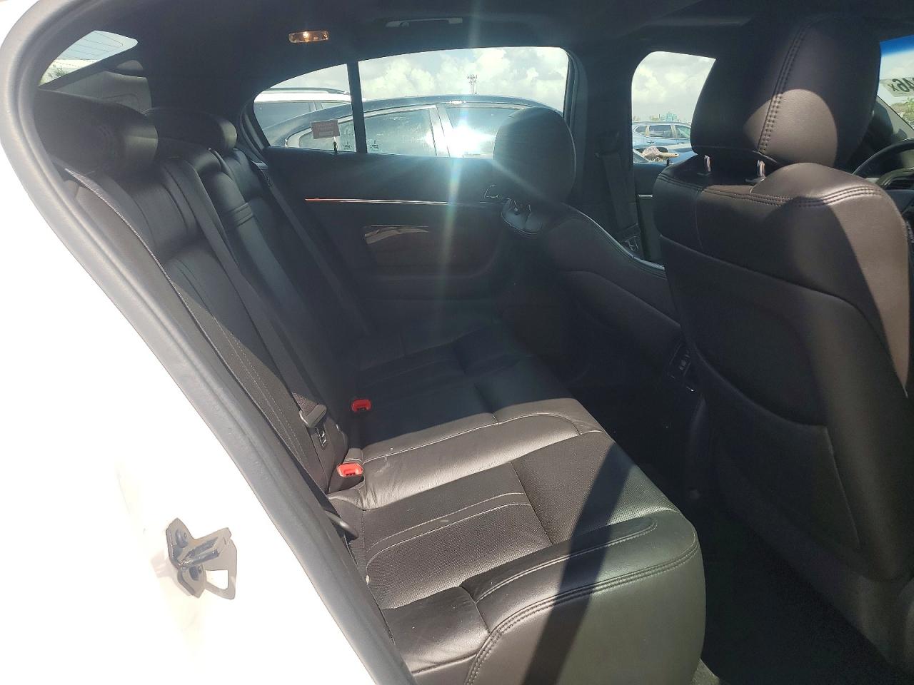 2015 Lincoln Mks Белый vin: 1LNHL9DK7FG607115