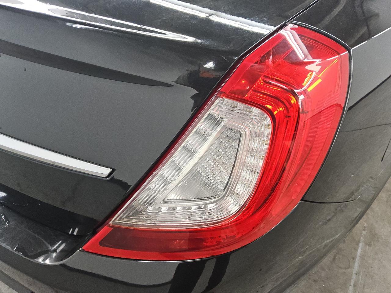 2015 Lincoln Mks Black vin: 1LNHL9DK8FG605079 Damage: Right Tail Light, Cracked, Replacement Required