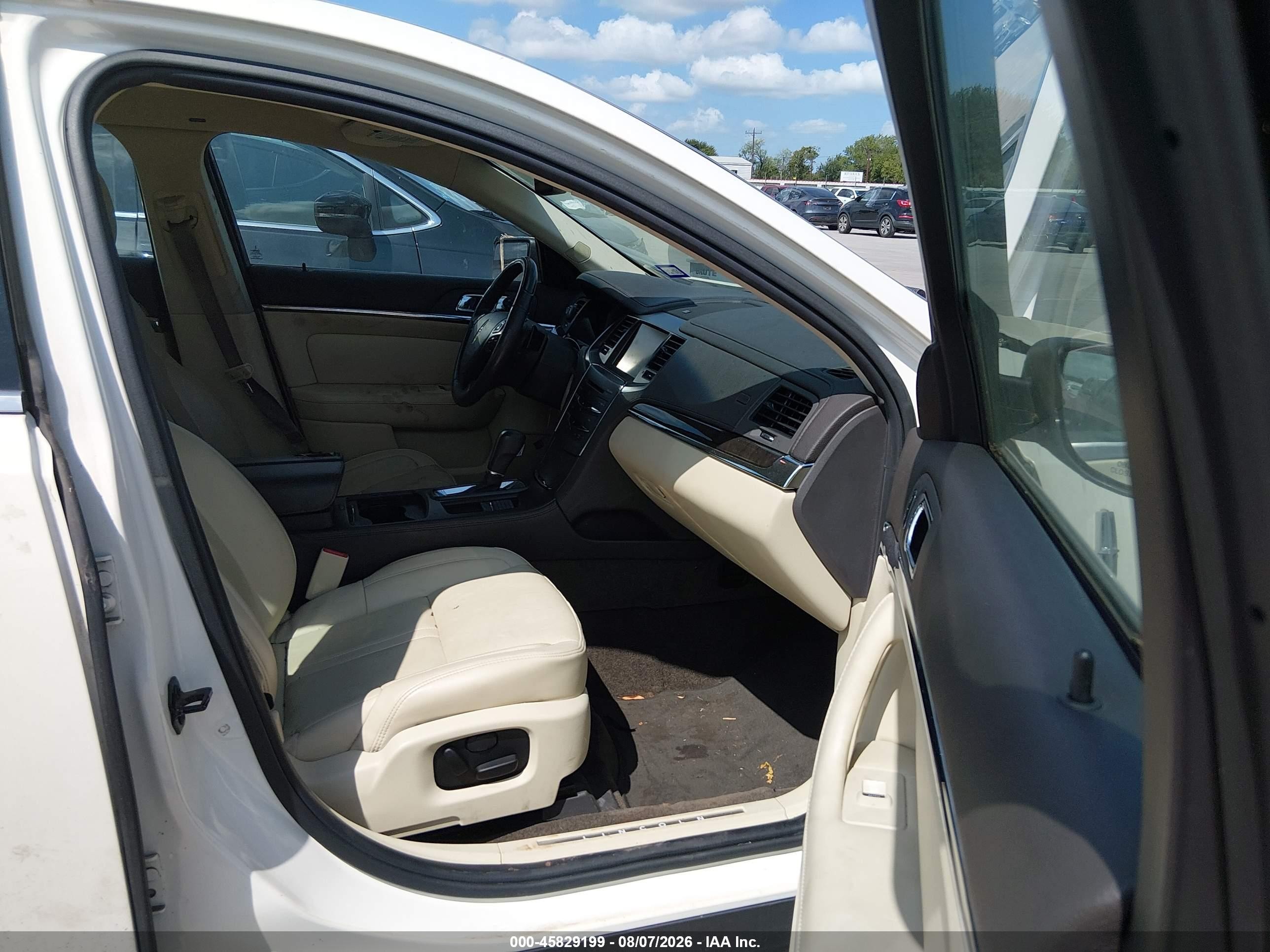 2013 Lincoln Mks   White vin: 1LNHL9DK9DG618260