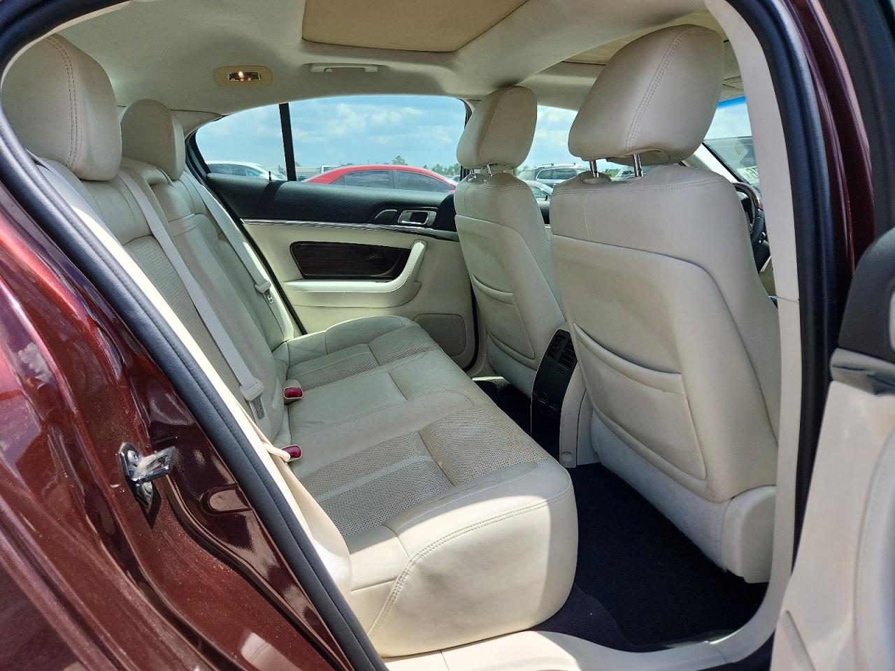 2010 Lincoln Mks Burgundy vin: 1LNHL9DR2AG612096