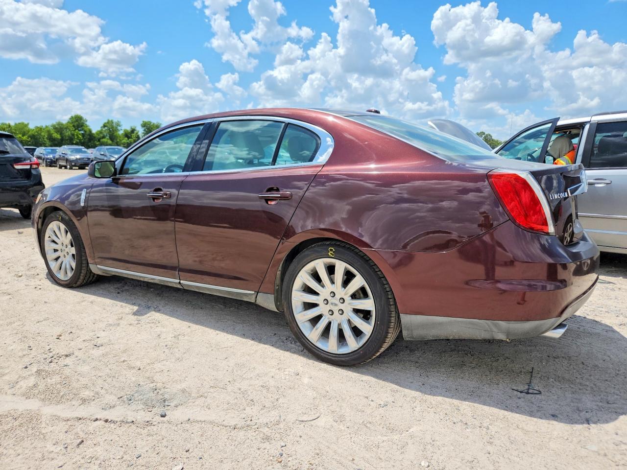 2010 Lincoln Mks Burgundy vin: 1LNHL9DR2AG612096