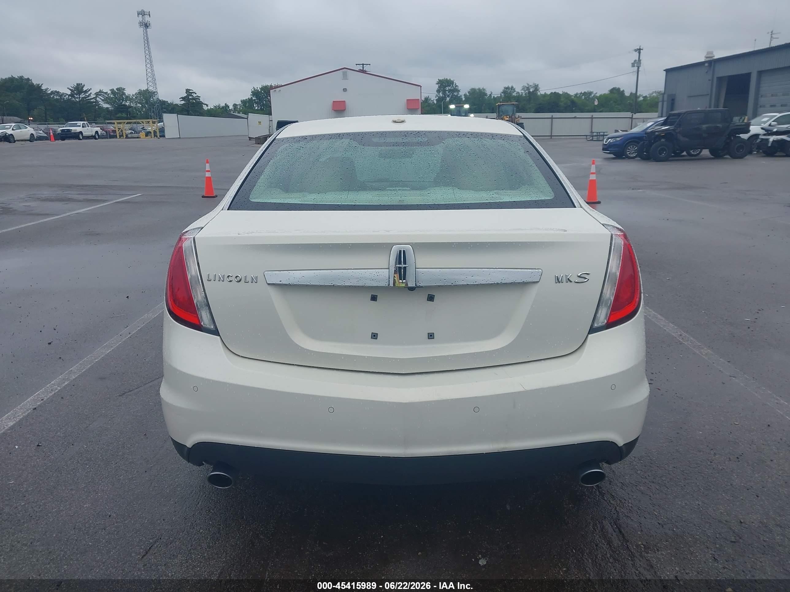 2012 Lincoln Mks   White vin: 1LNHL9DR2CG805223
