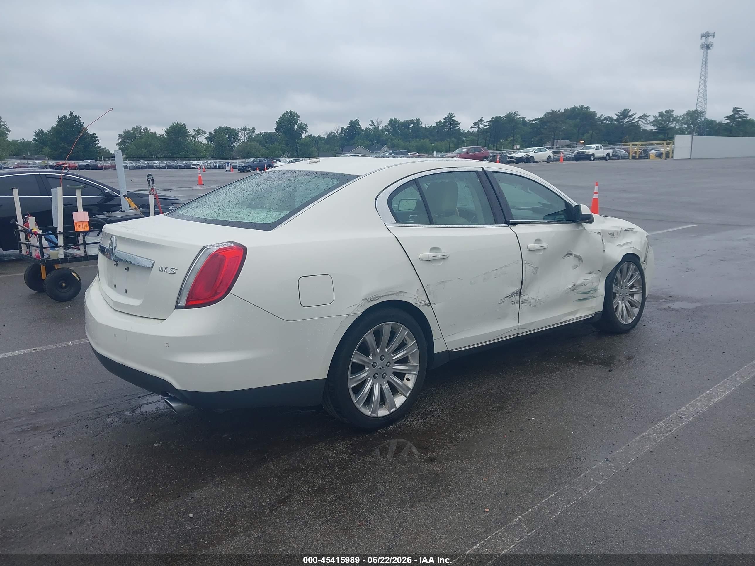 2012 Lincoln Mks   White vin: 1LNHL9DR2CG805223