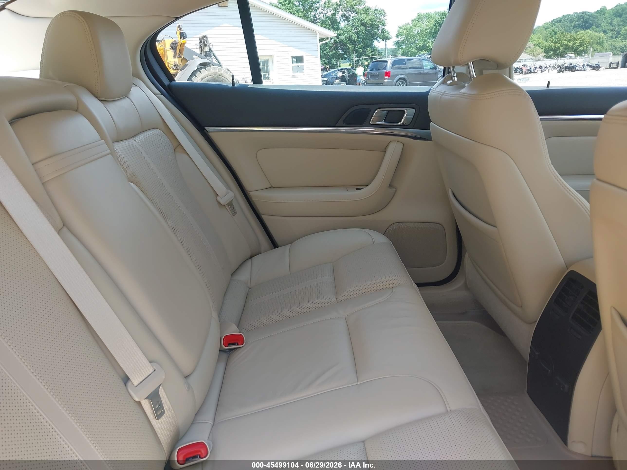 2011 Lincoln Mks   White vin: 1LNHL9DR4BG605507