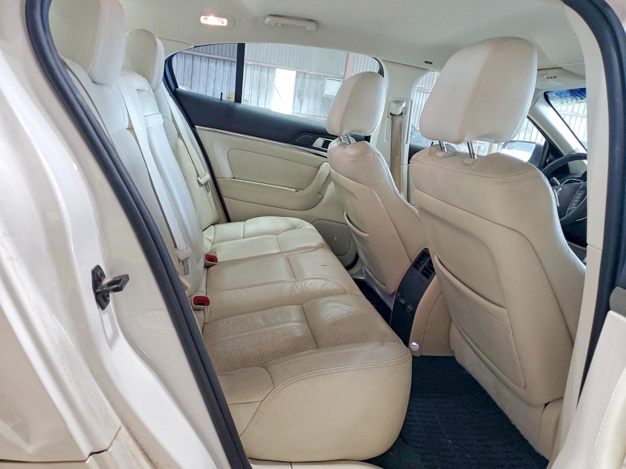 2011 Lincoln Mks White vin: 1LNHL9DR4BG606804