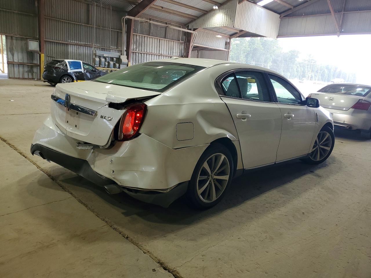 2011 Lincoln Mks White vin: 1LNHL9DR4BG606804