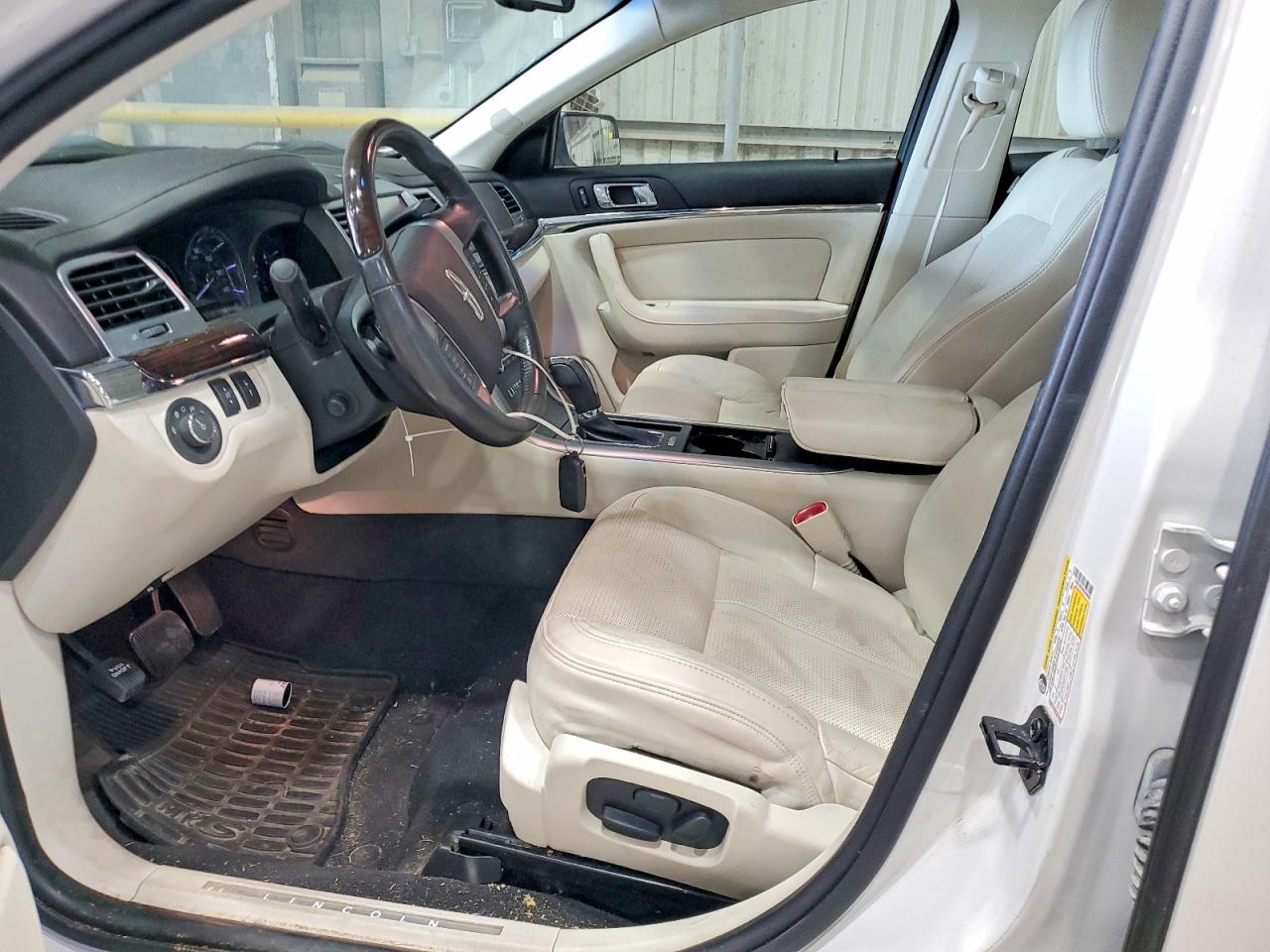 2011 Lincoln Mks White vin: 1LNHL9DR4BG606804