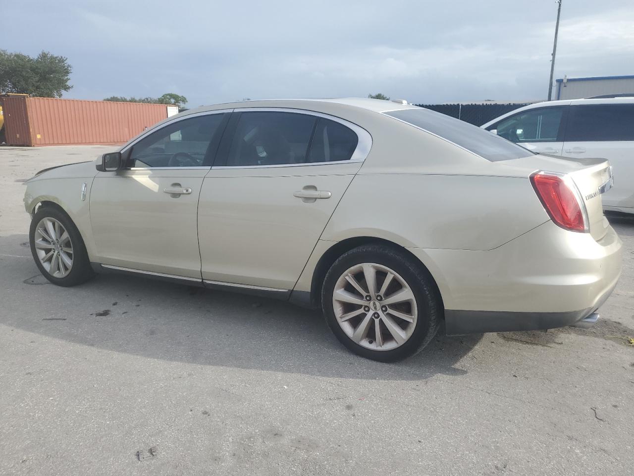2011 Lincoln Mks Beige vin: 1LNHL9DR5BG608979