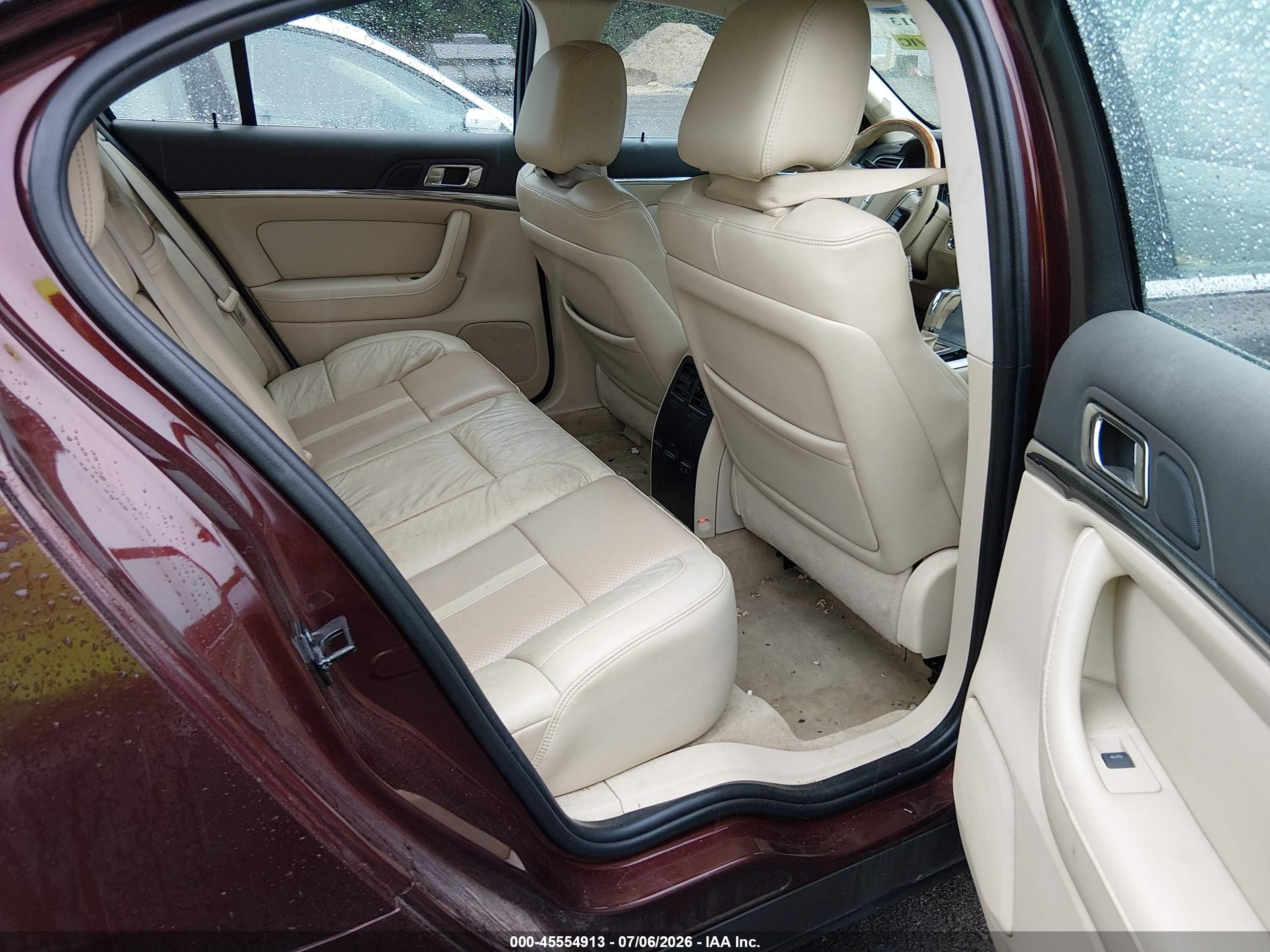 2012 Lincoln Mks   Burgundy vin: 1LNHL9DR7CG804892