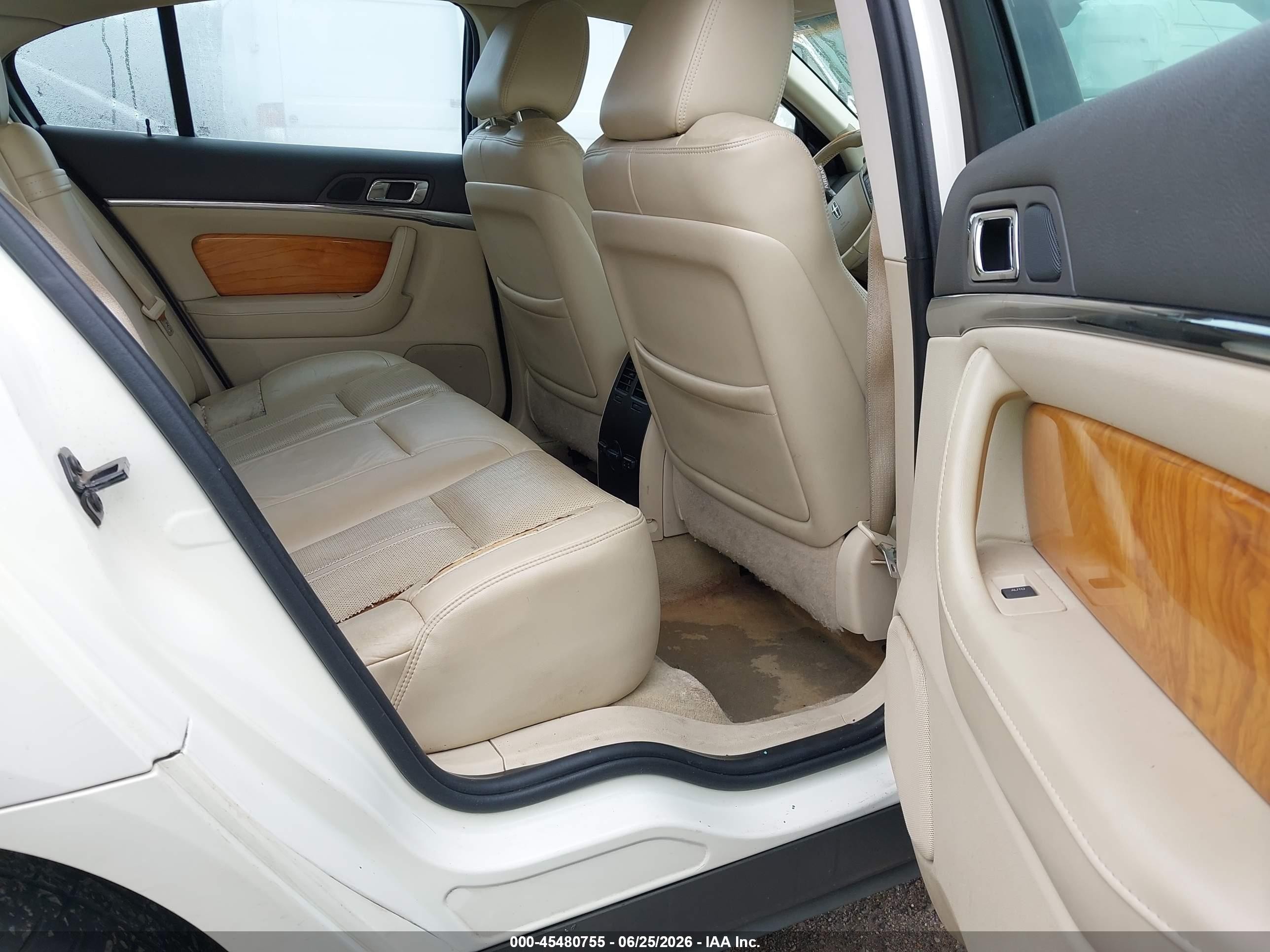 2012 Lincoln Mks White vin: 1LNHL9DR8CG802570
