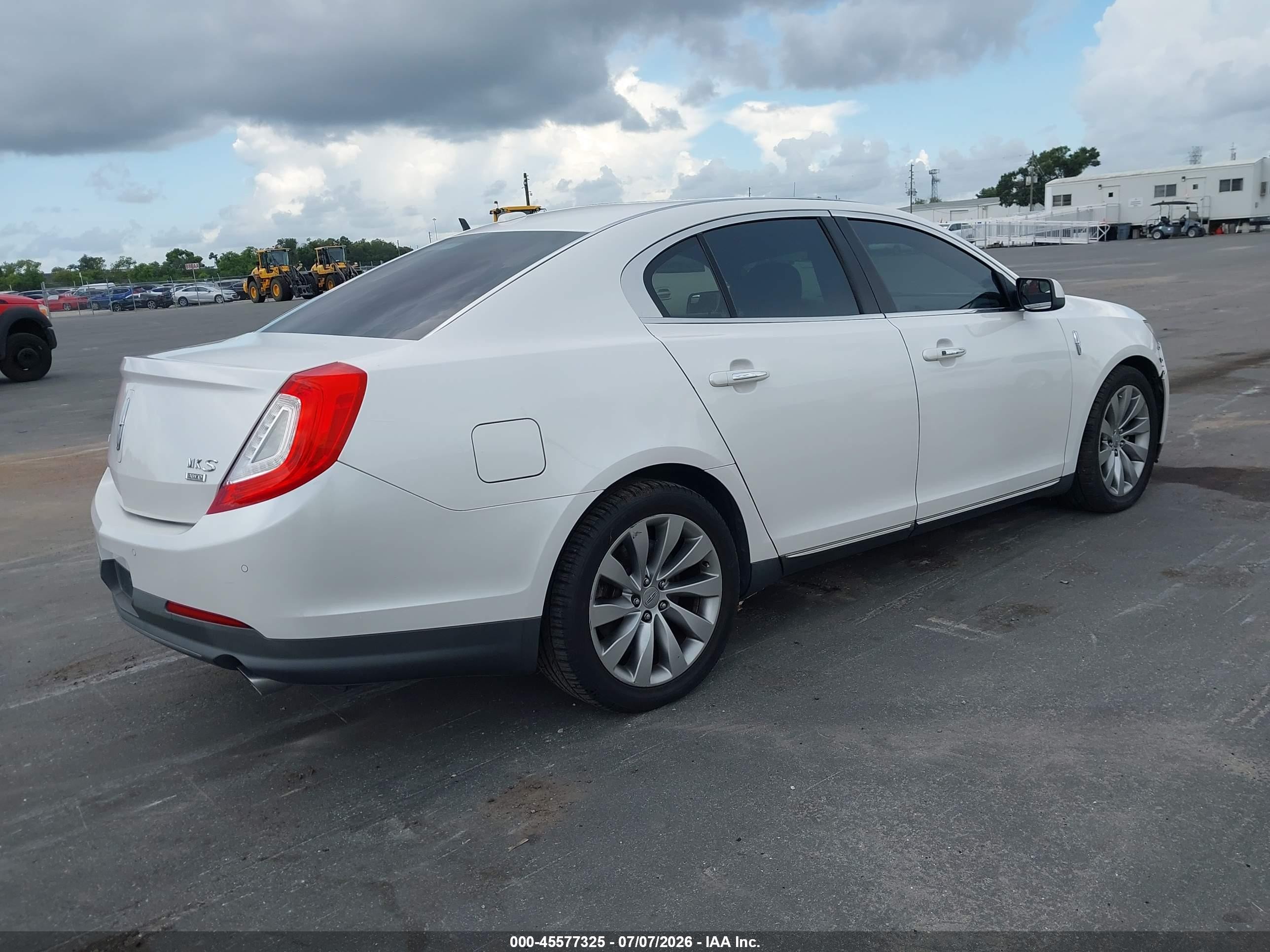2013 Lincoln Mks   White vin: 1LNHL9EK2DG604439