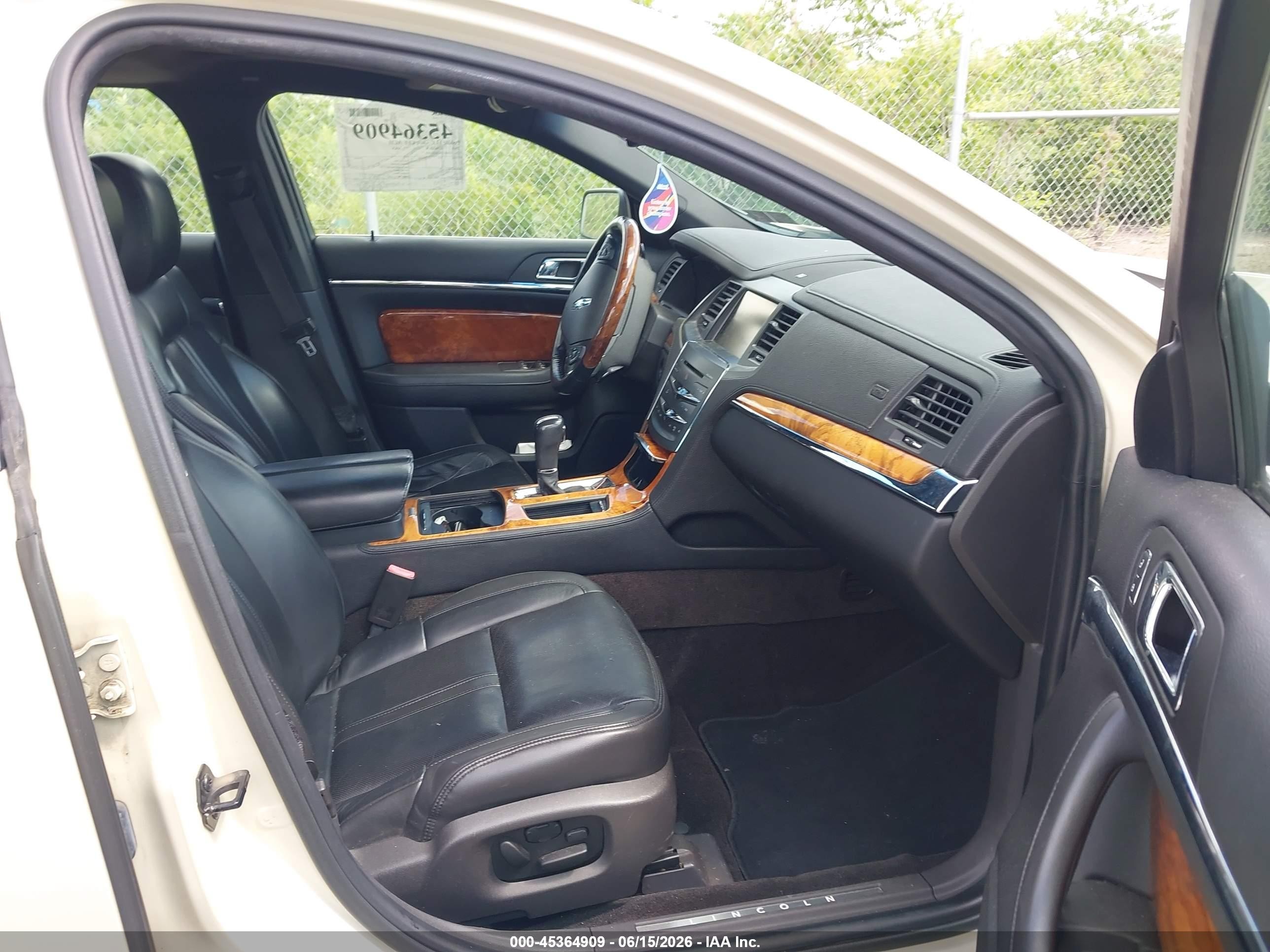 2014 Lincoln Mks   Beige vin: 1LNHL9EK7EG601859
