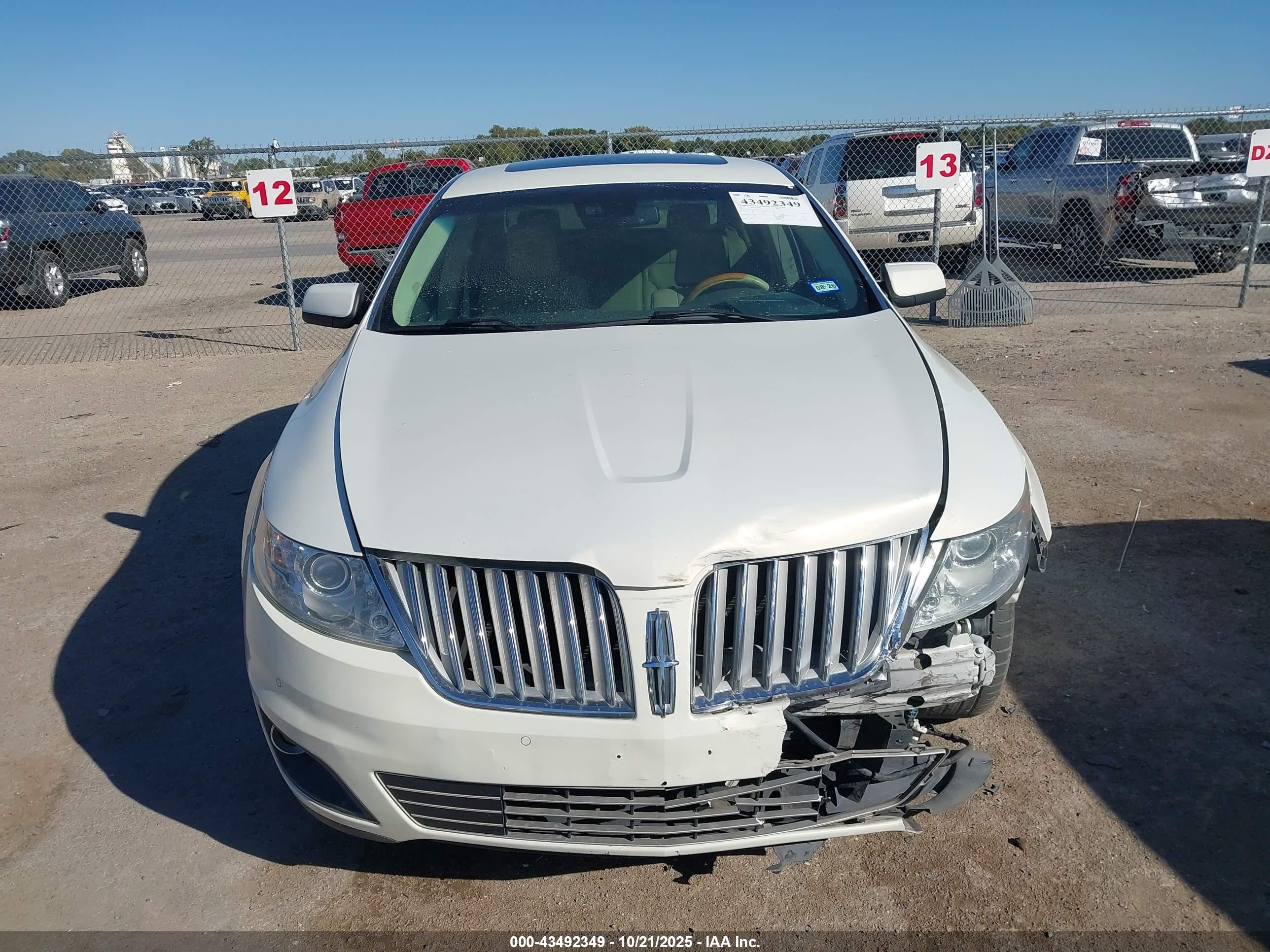 2012 Lincoln Mks   White vin: 1LNHL9ER2CG802157