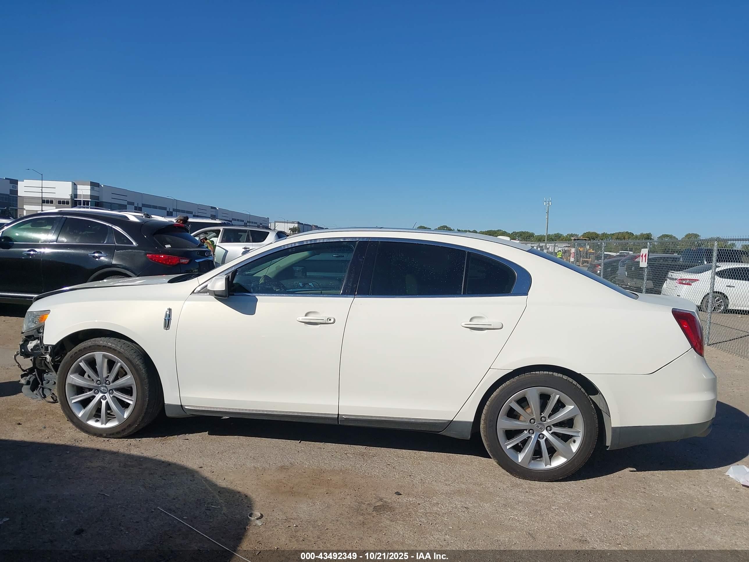 2012 Lincoln Mks   White vin: 1LNHL9ER2CG802157