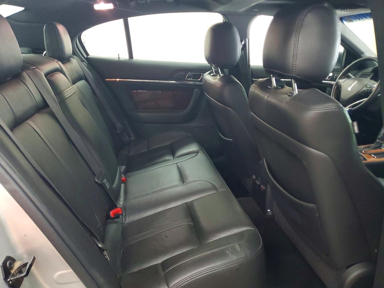 2015 Lincoln Mks Серебряный vin: 1LNHL9FT0FG607365