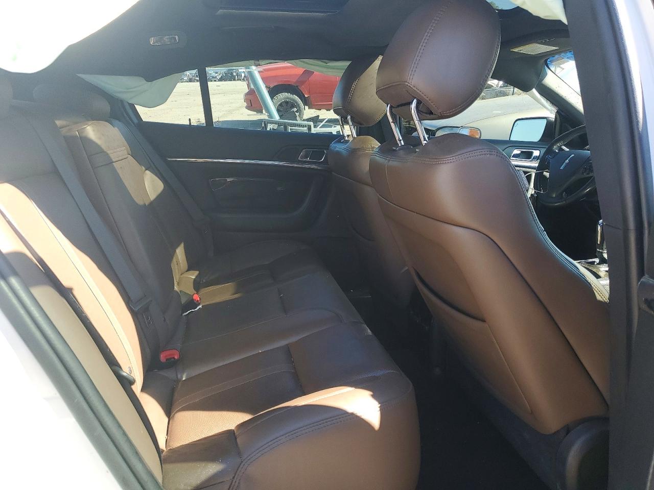 2015 Lincoln Mks Beige vin: 1LNHL9FTXFG606109