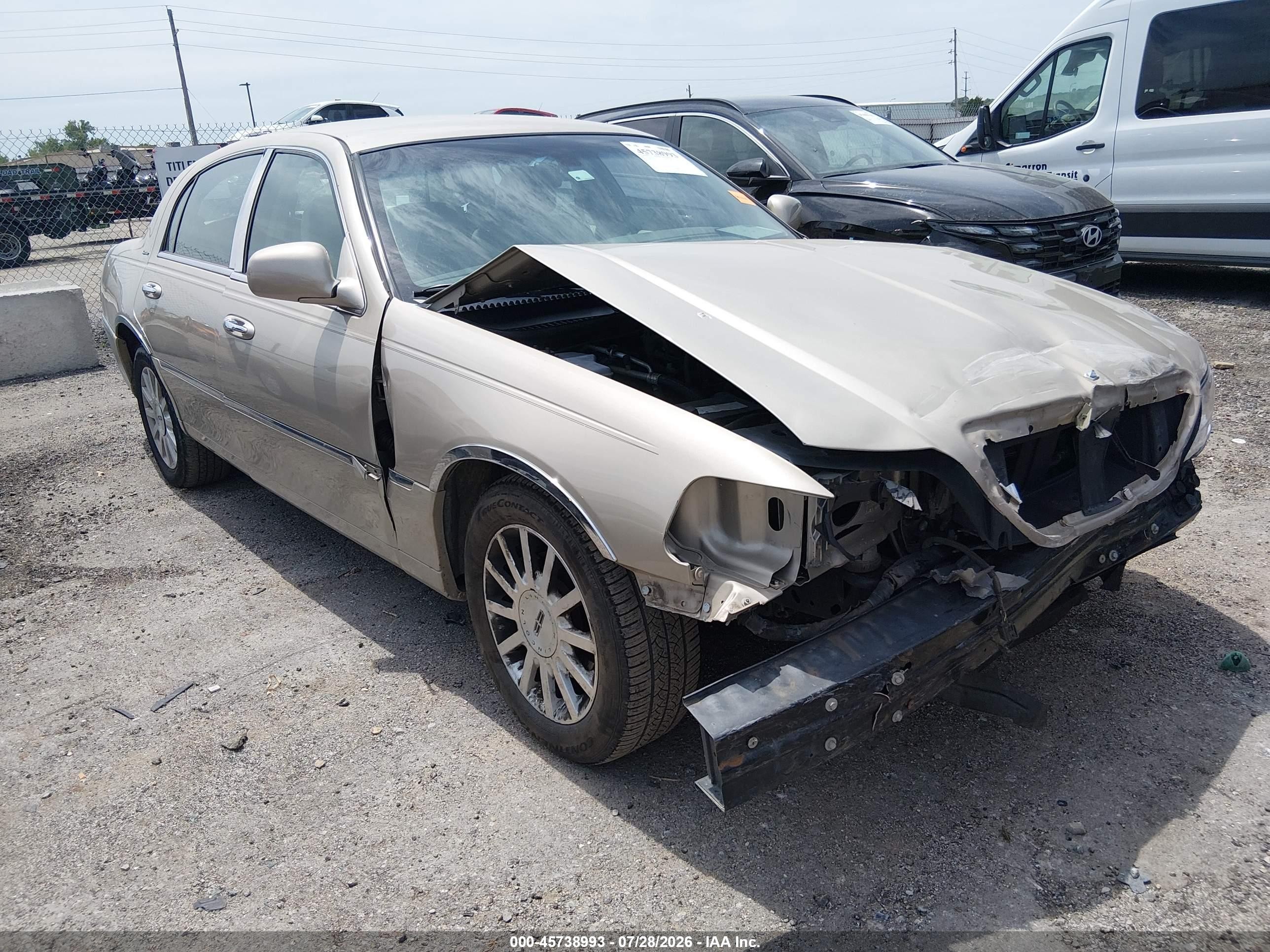 2006 Lincoln Town Car Signature Tan vin: 1LNHM81V06Y611474