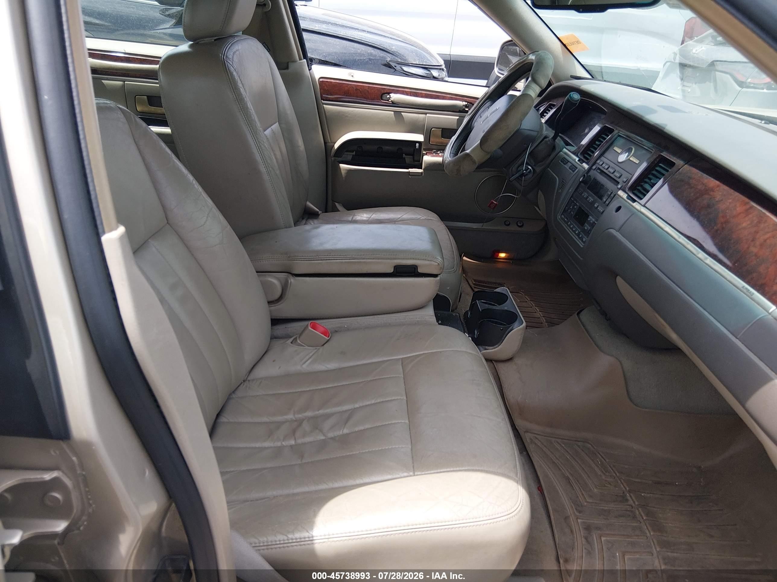 2006 Lincoln Town Car Signature Tan vin: 1LNHM81V06Y611474