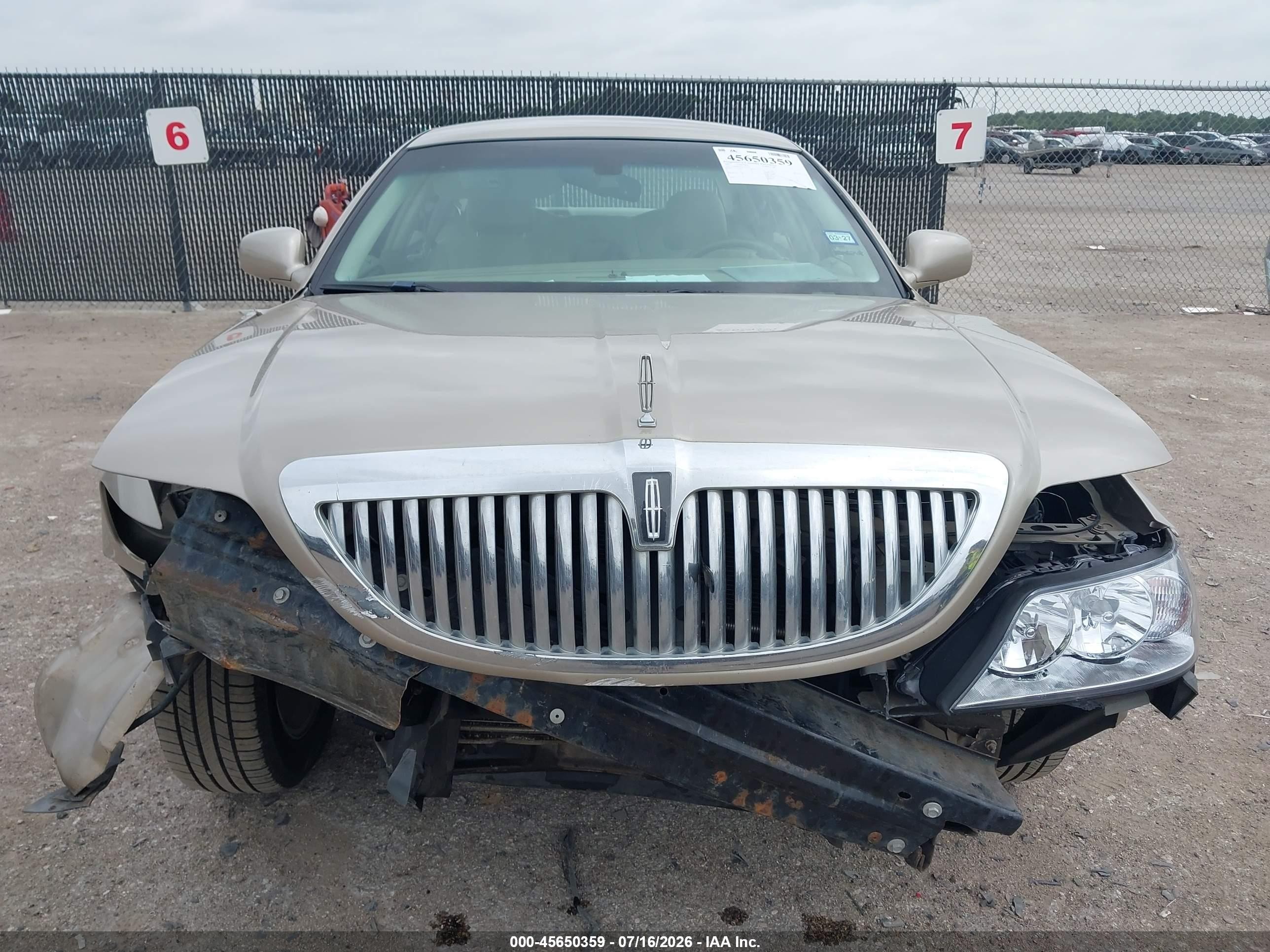 2007 Lincoln Town Car Signature Gold vin: 1LNHM81V07Y624033