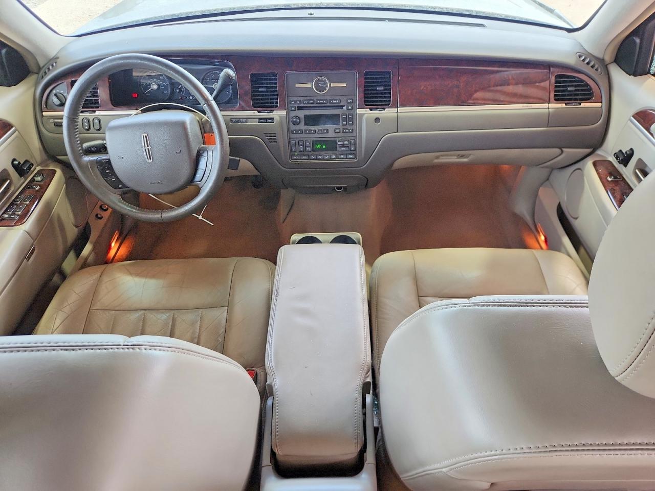 2006 Lincoln Town Car Signature Серебряный vin: 1LNHM81V16Y621866