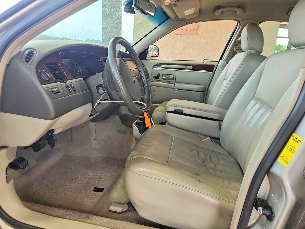 2006 Lincoln Town Car Signature Серебряный vin: 1LNHM81V16Y621866