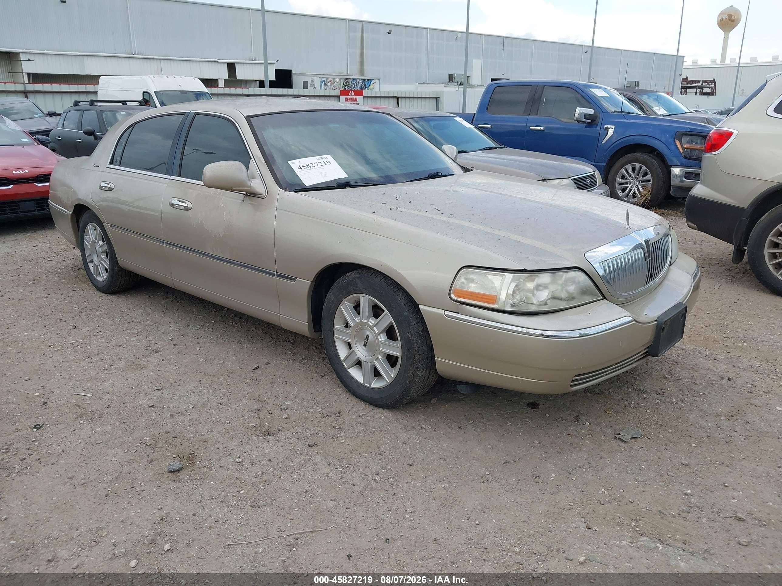 2006 Lincoln Town Car Signature Gold vin: 1LNHM81V26Y620189