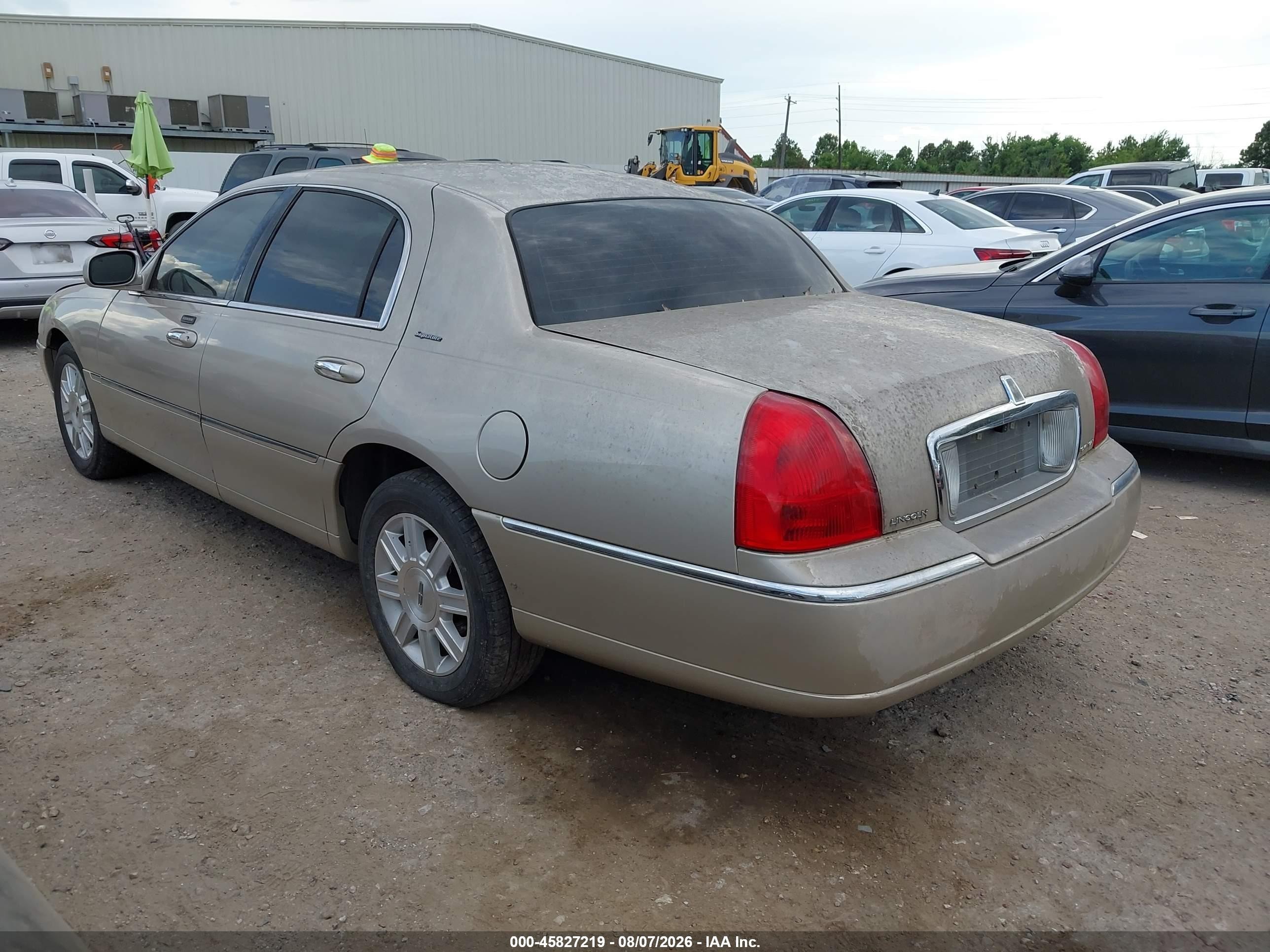 2006 Lincoln Town Car Signature Gold vin: 1LNHM81V26Y620189