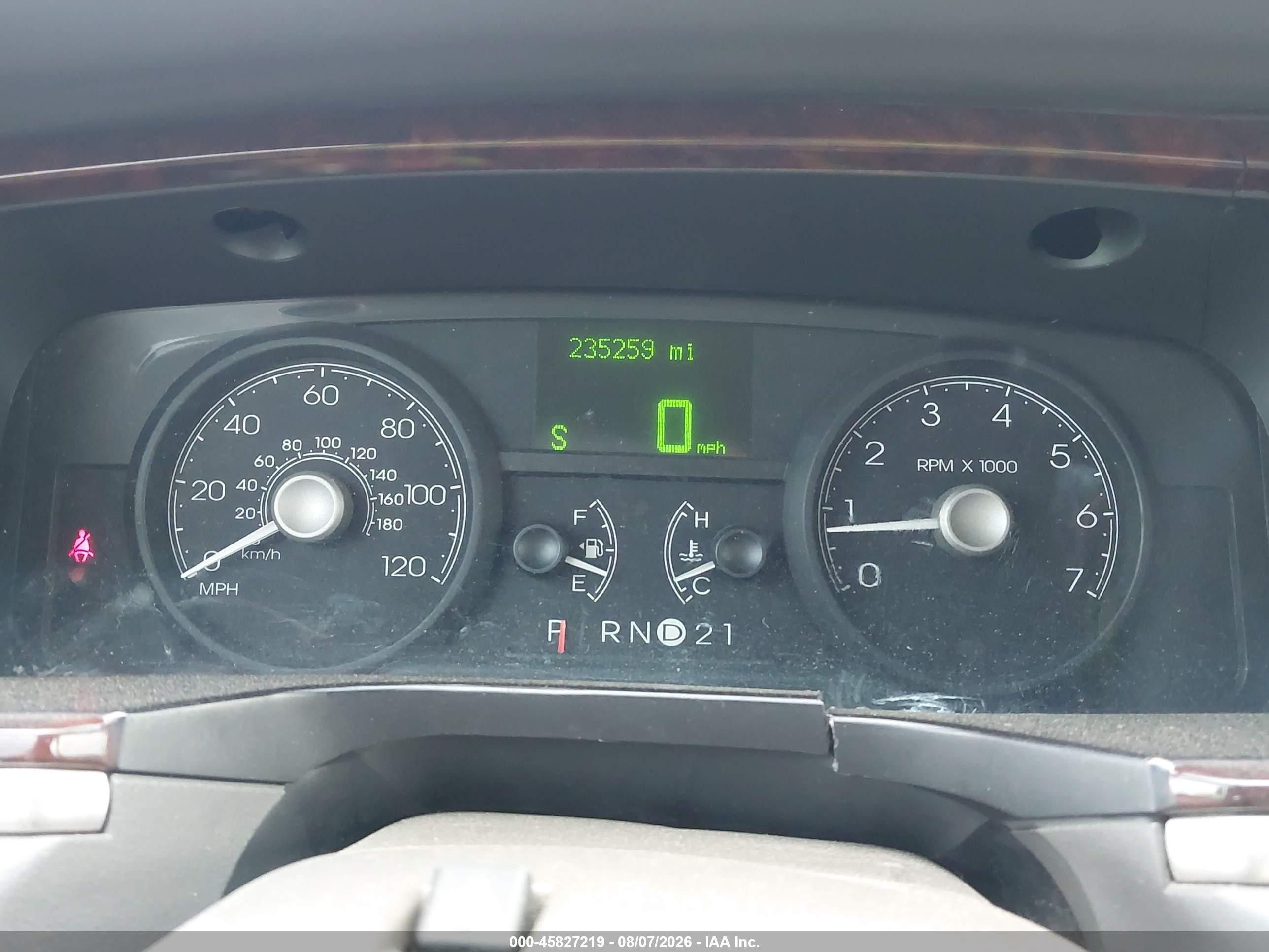 2006 Lincoln Town Car Signature Gold vin: 1LNHM81V26Y620189