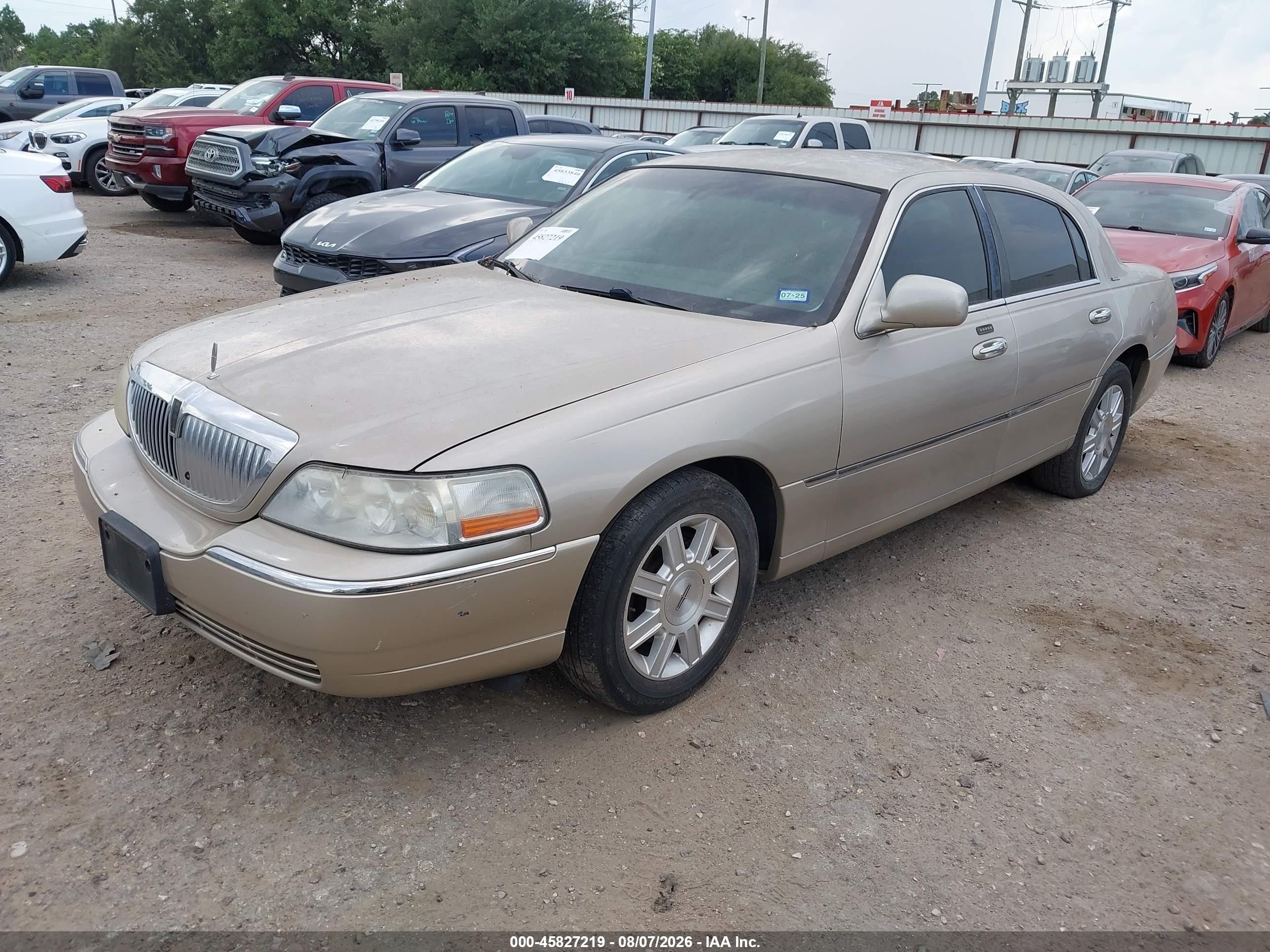 2006 Lincoln Town Car Signature Gold vin: 1LNHM81V26Y620189