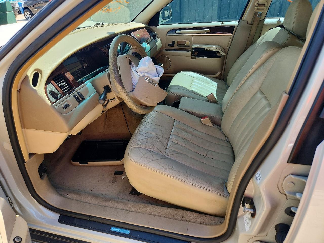 2006 Lincoln Town Car Signature Beige vin: 1LNHM81V26Y647408