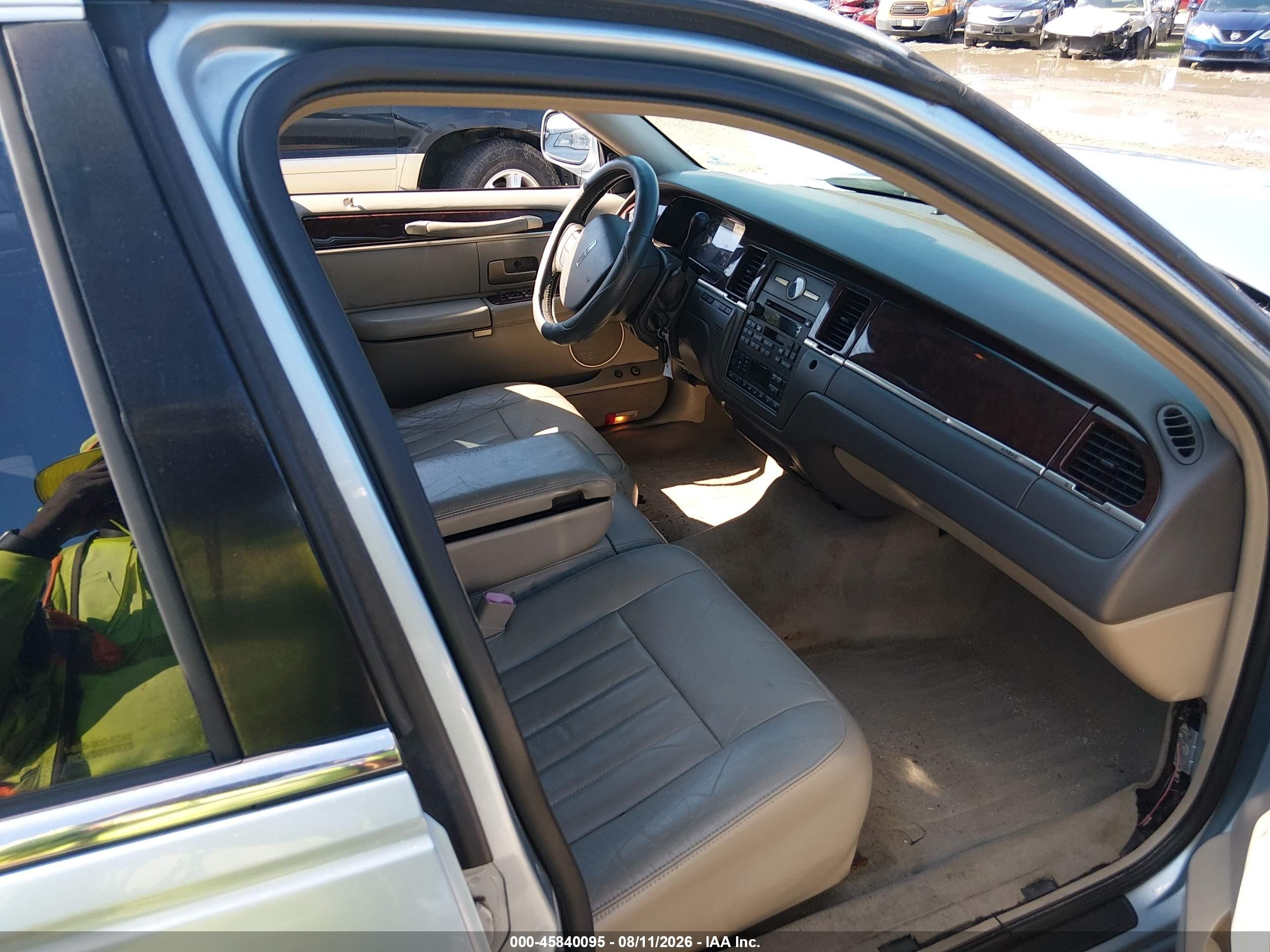2007 Lincoln Town Car Signature Light Blue vin: 1LNHM81V27Y604446