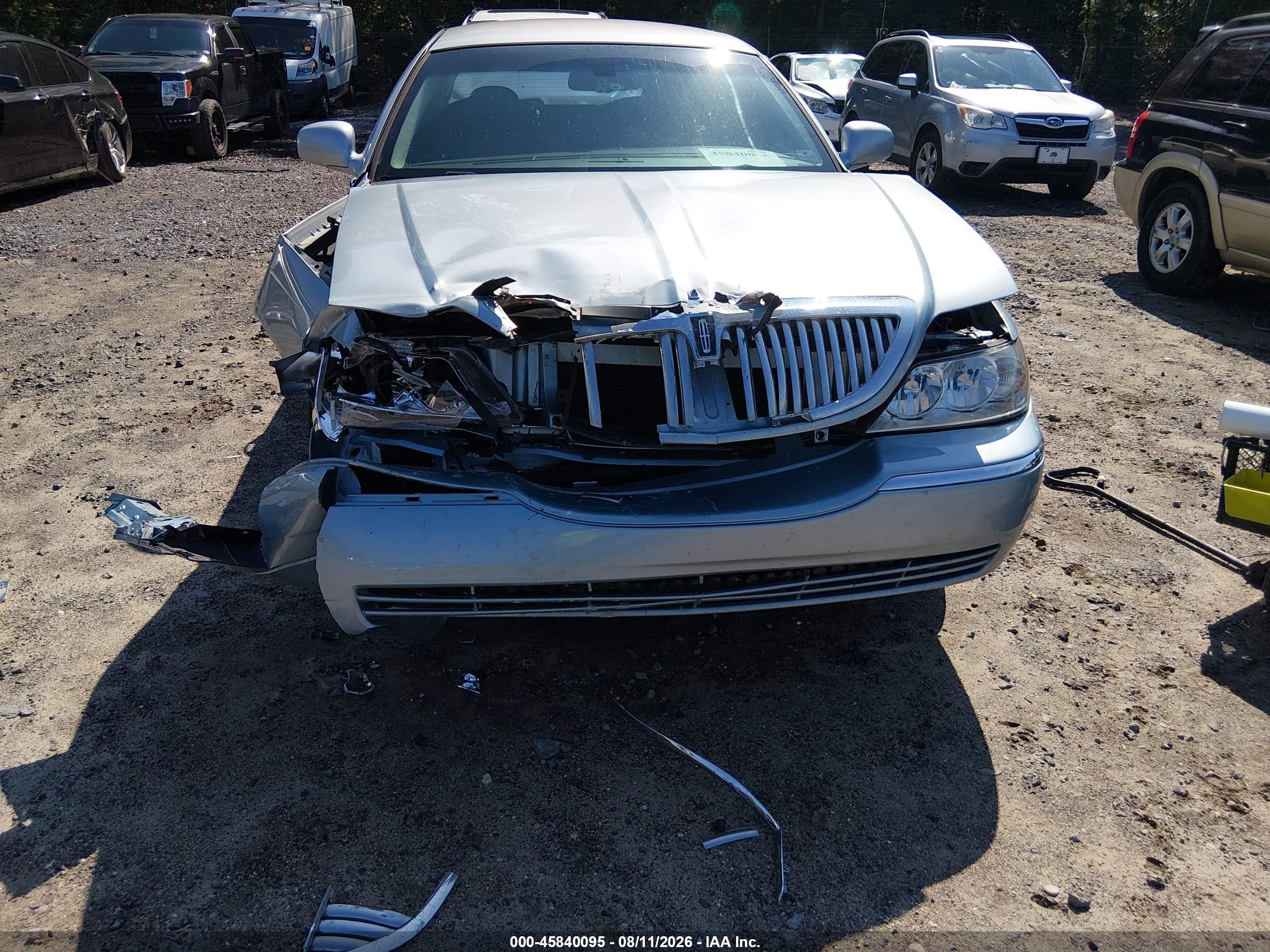 2007 Lincoln Town Car Signature Light Blue vin: 1LNHM81V27Y604446