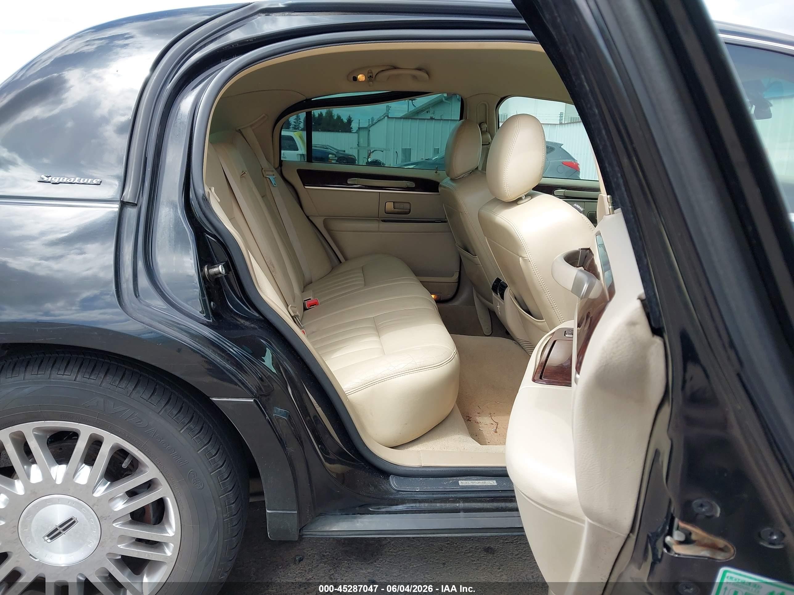 2006 Lincoln Town Car Signature Black vin: 1LNHM81V36Y617673