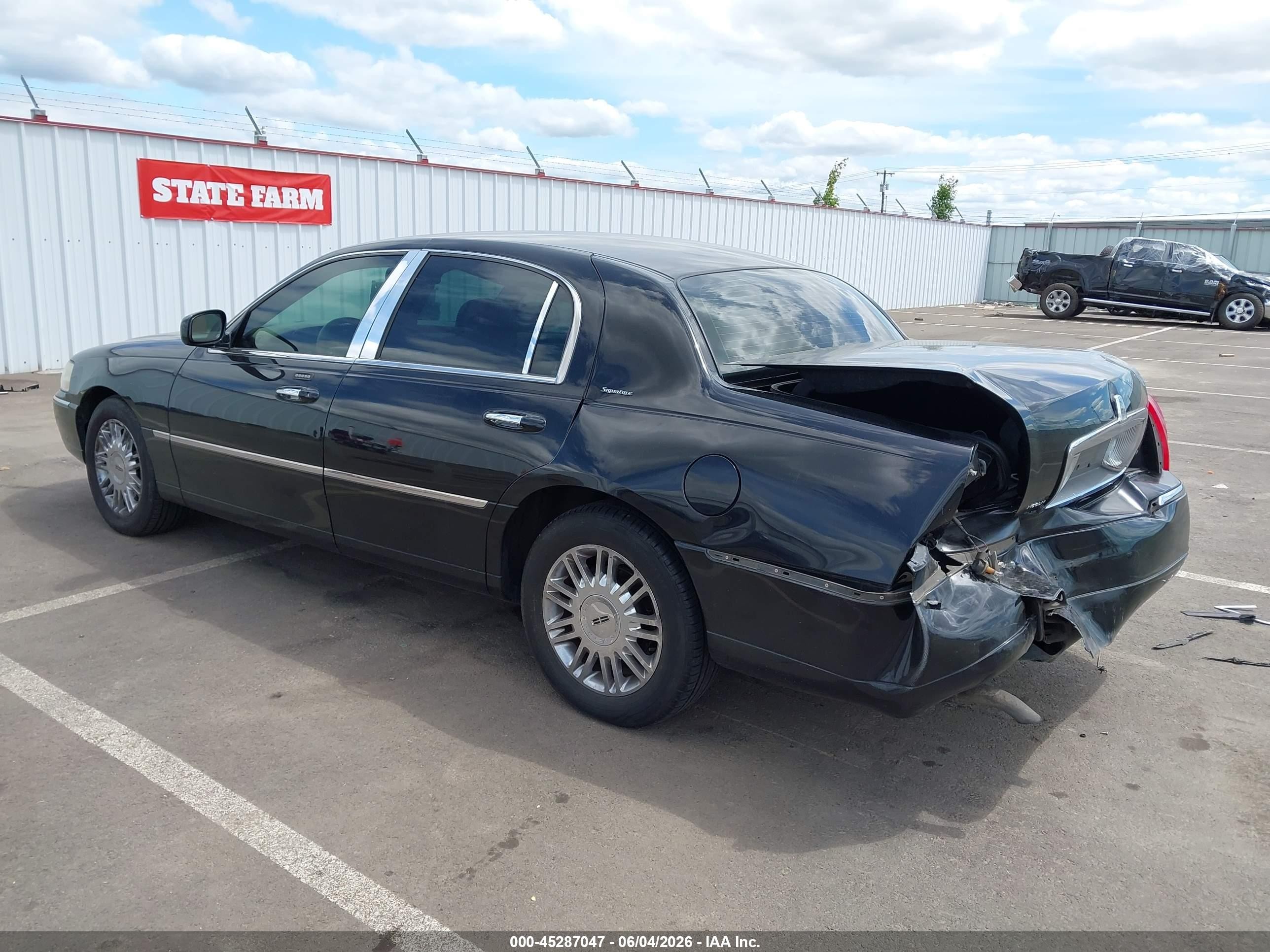 2006 Lincoln Town Car Signature Black vin: 1LNHM81V36Y617673