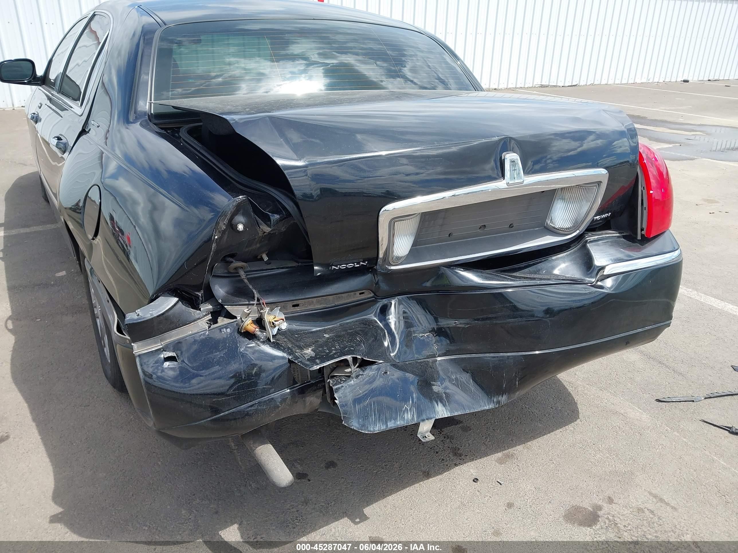 2006 Lincoln Town Car Signature Black vin: 1LNHM81V36Y617673