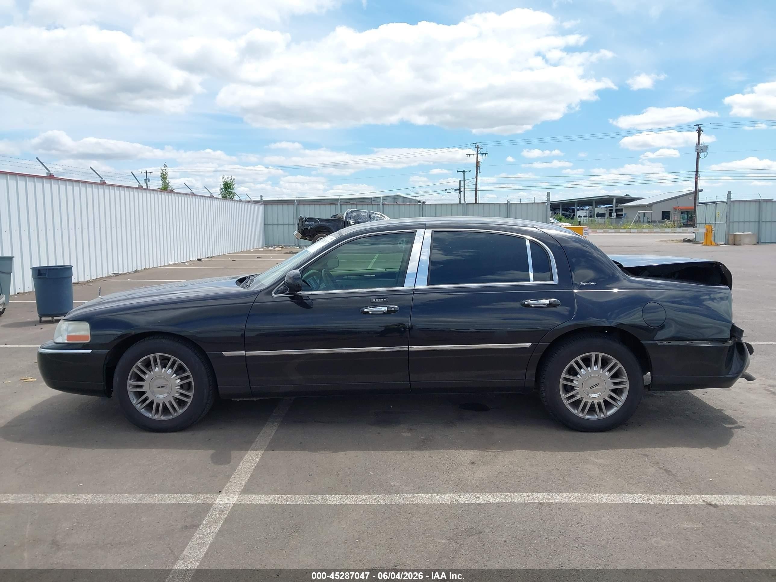 2006 Lincoln Town Car Signature Black vin: 1LNHM81V36Y617673