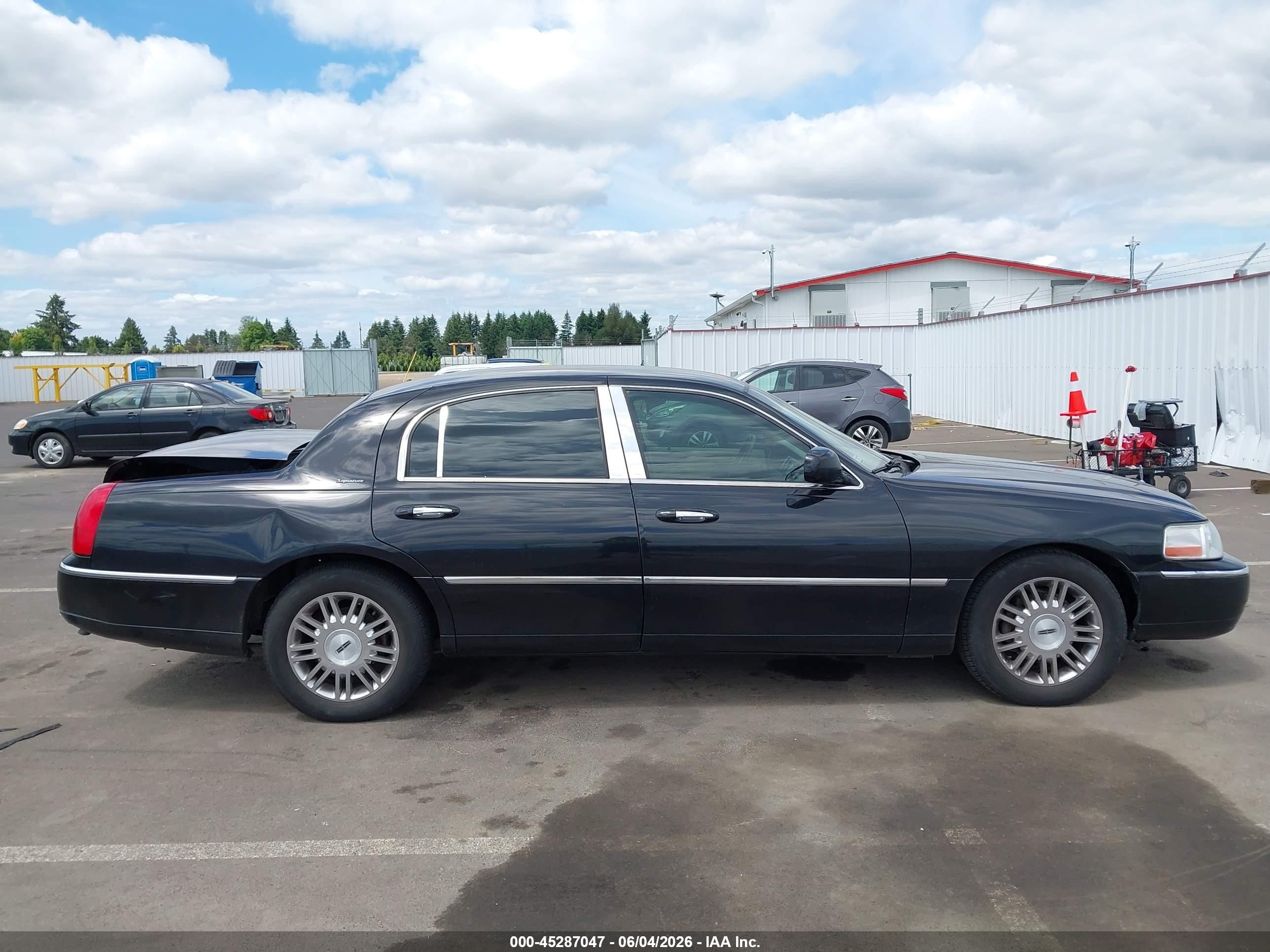 2006 Lincoln Town Car Signature Black vin: 1LNHM81V36Y617673