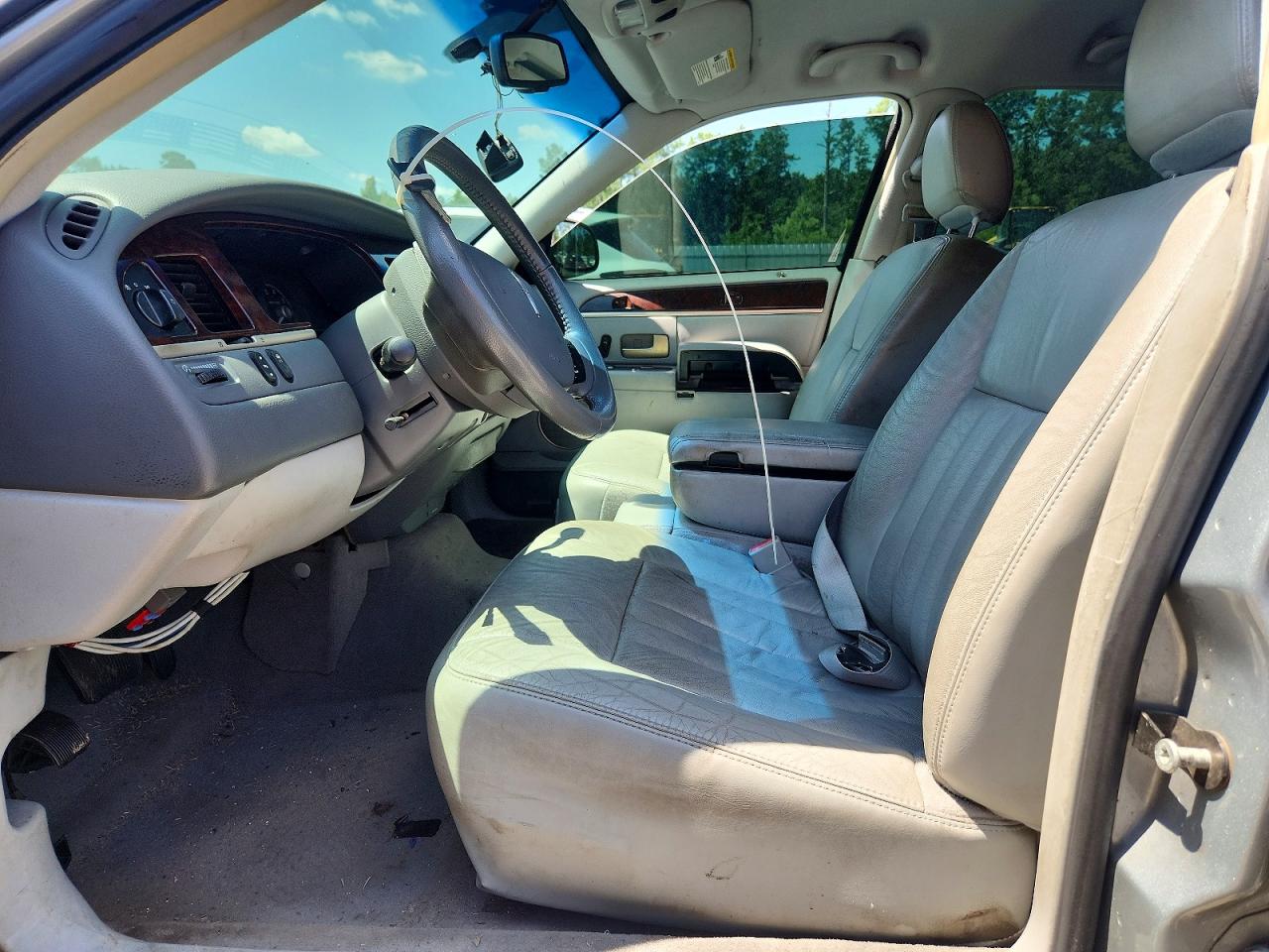 2006 Lincoln Town Car Signature Silver vin: 1LNHM81V36Y623392
