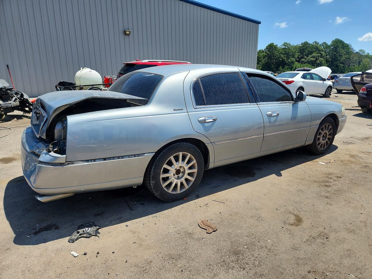 2006 Lincoln Town Car Signature Silver vin: 1LNHM81V36Y623392