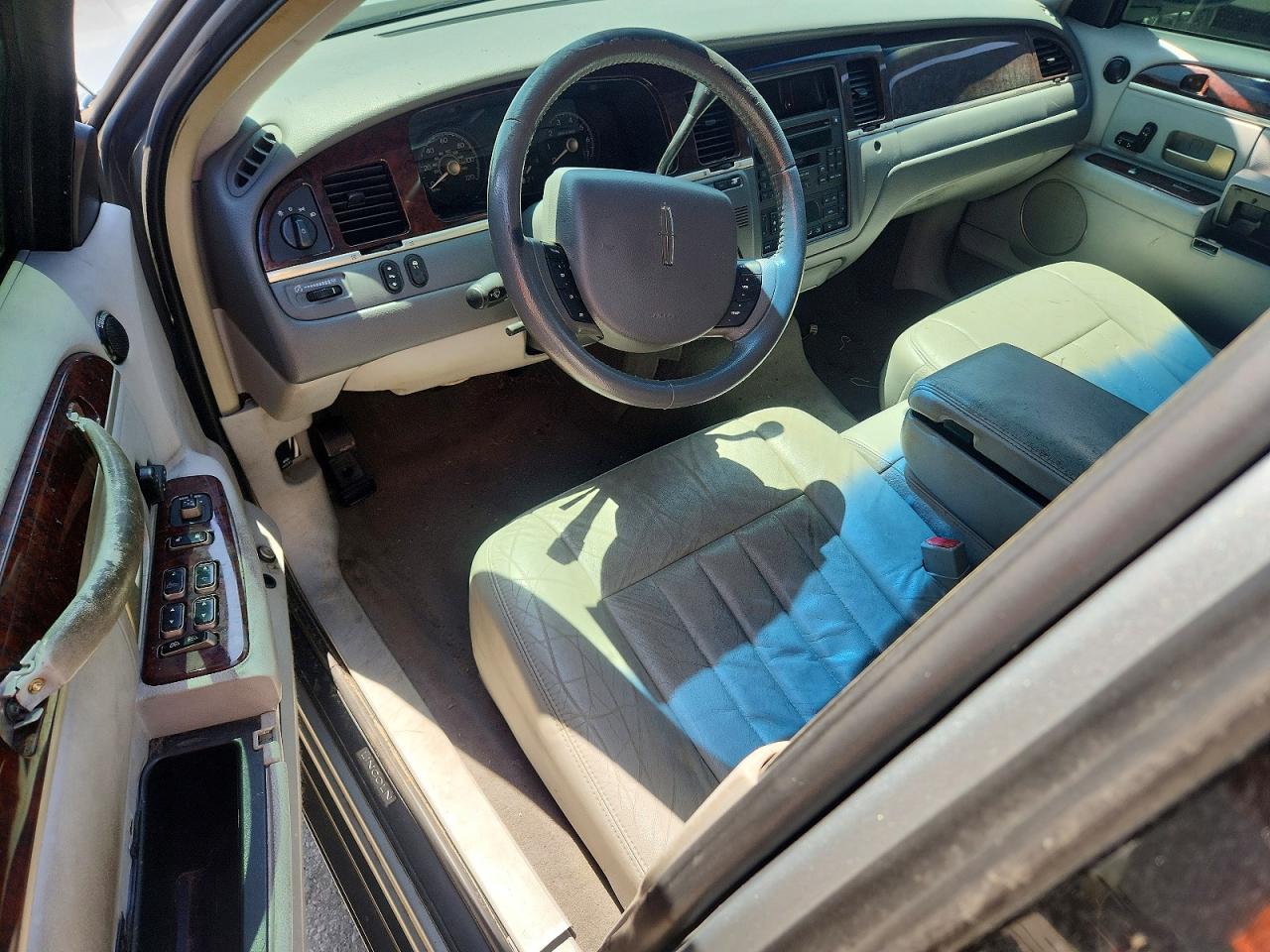 2006 Lincoln Town Car Signature Silver vin: 1LNHM81V36Y623392
