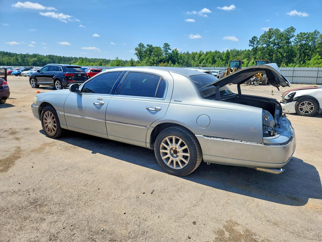 2006 Lincoln Town Car Signature Silver vin: 1LNHM81V36Y623392