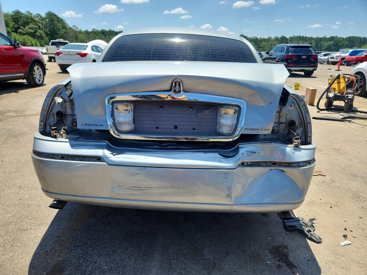 2006 Lincoln Town Car Signature Silver vin: 1LNHM81V36Y623392