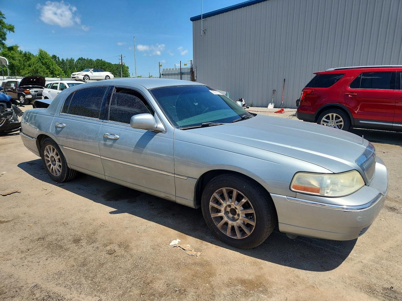 2006 Lincoln Town Car Signature Silver vin: 1LNHM81V36Y623392