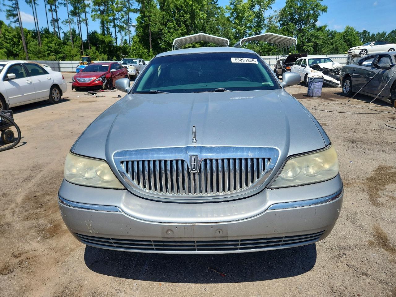 2006 Lincoln Town Car Signature Silver vin: 1LNHM81V36Y623392